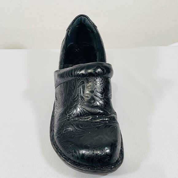 Born Concepts Clogs Womens 8 Black Patent Leather Tooled Paisley Comfort Shoes - Picture 7 of 9